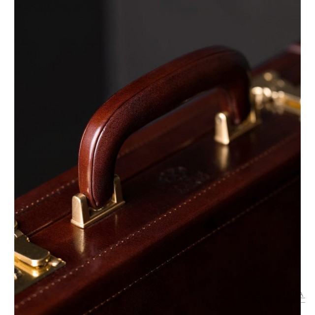 Шкіряний портфель-аташе - A Legacy - Коричневий колір - Time Resistance 5248401 Шкіряний портфель-аташе - A Legacy - Коричневий колір - Time Resistance 5248401